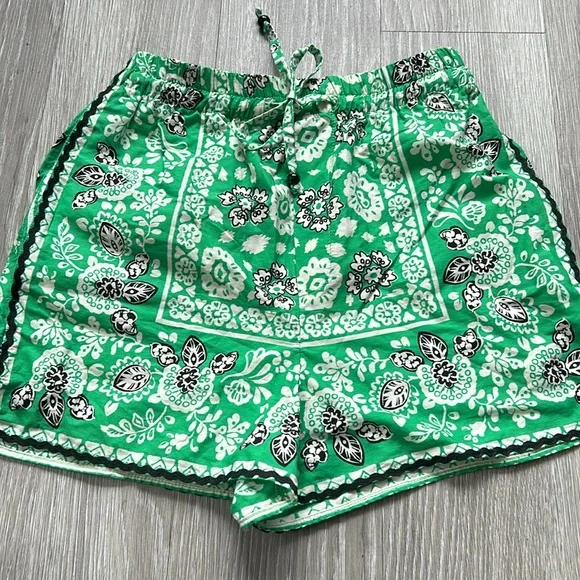 Zara Green Floral Women's Tie-Waist Shorts - Picture 2 of 6
